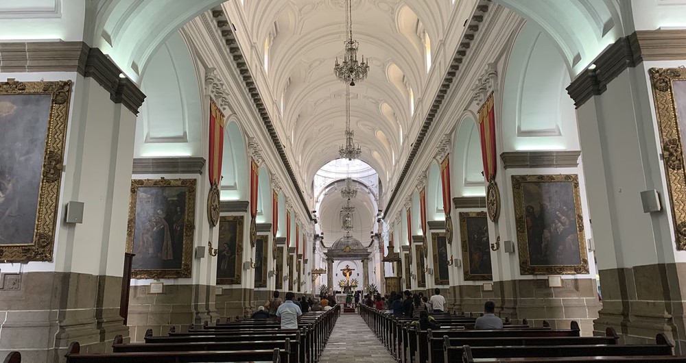 El interior de la Catedral Metropolitana de Santiago de Guatemala. Fotografía / Odette